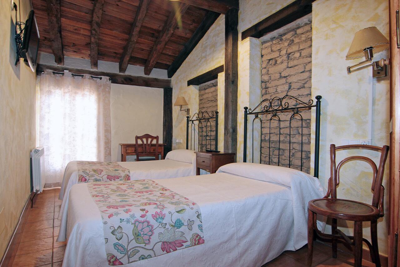 Hotel Rural Los Abuelos Montemayor de Pililla Екстериор снимка